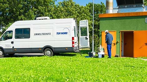Messwagen vor Biogasanlage