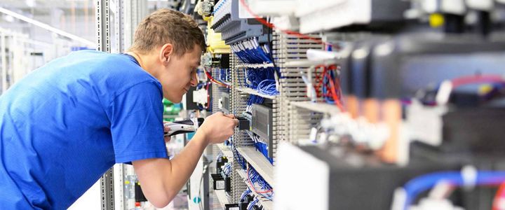 Aufgaben und Rollen in der Elektrotechnik