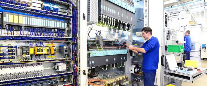 Prüfung elektrischer Betriebsmittel: Vorgaben und Praxistipps