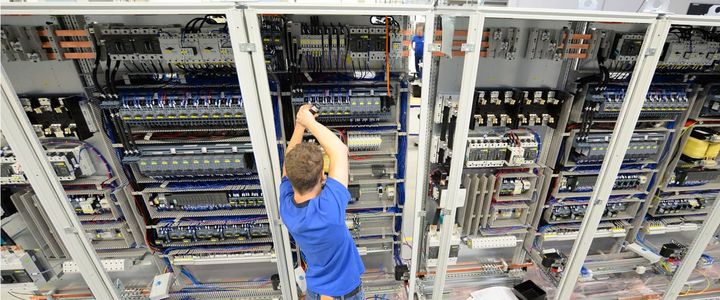 DIN VDE 0105-100: Überblick über die Norm für sichere Anlagen